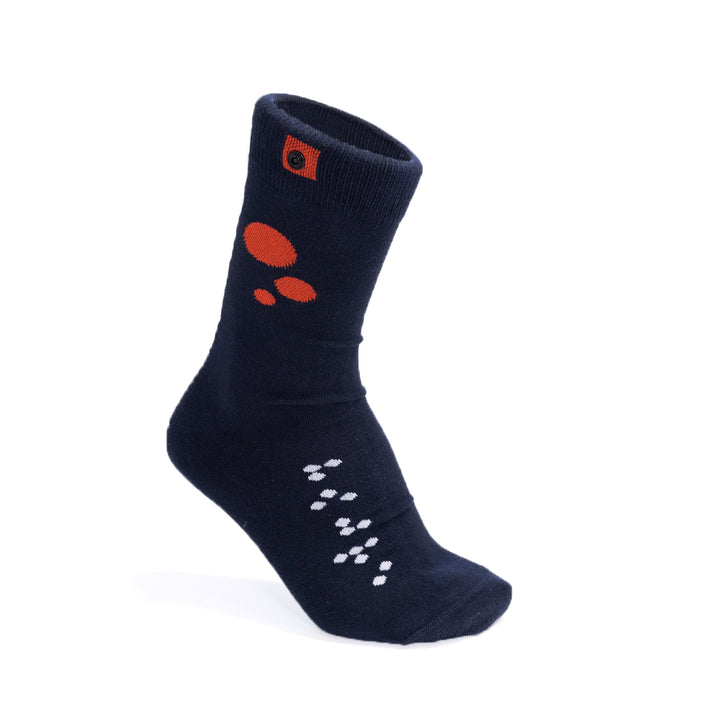 5 pak navy strømper til dame med knap – Foreningsstrømpen fra DøvBlinde Danmark × SockiSocki