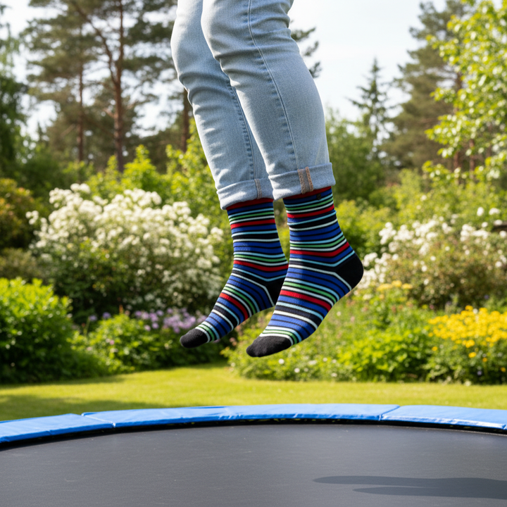 Apex økologiske bomuldsstrømper med farverige striber og knap