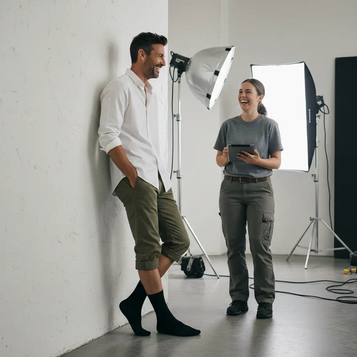 Sorte herrestrømper i bambusfiber med sort trykknap til nem sortering fra SockiSocki