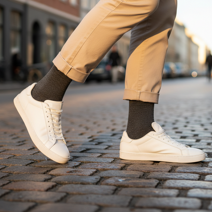 Koksgrå bambusstrømpe | Blød & åndbar sok med knap