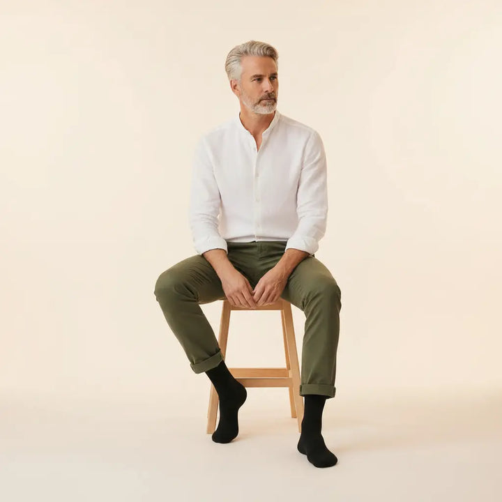 Bambusstrømper i sort med stilrent design og god komfort fra SockiSocki