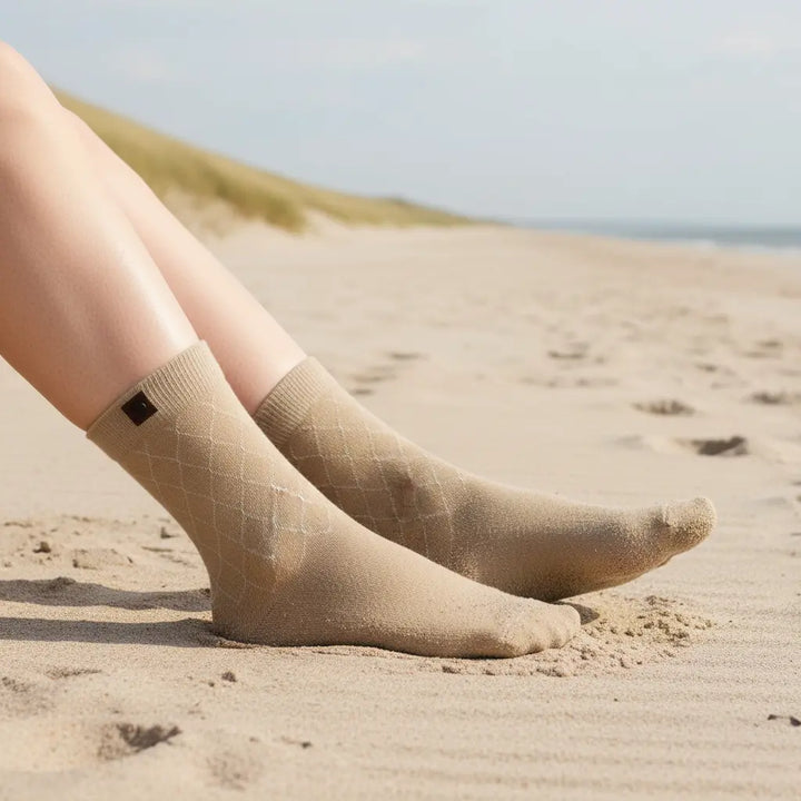Vail | Sandfarvet strømpe med mønster SockiSocki